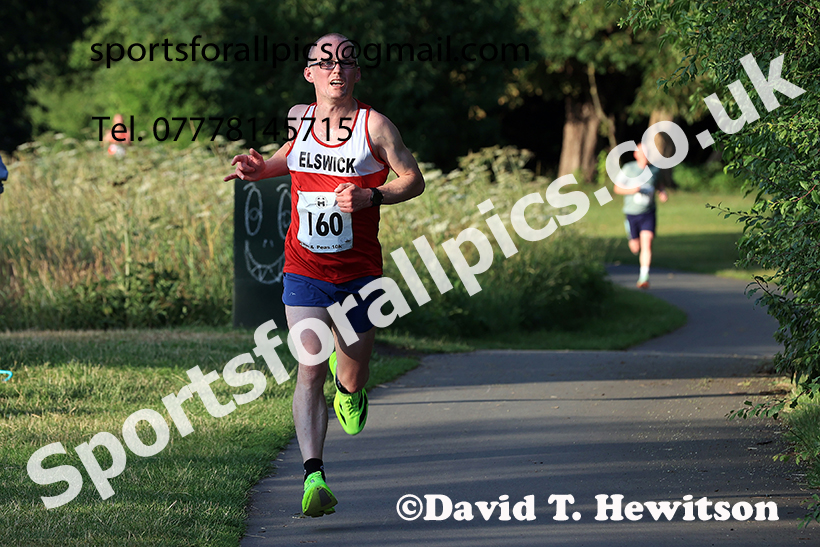 The 2025 Tynedale Pie n Peas 10k Road Race, Ovington to Low Prudhoe, Northumberland. Photo: David T. Hewitson/Sports for All Pics